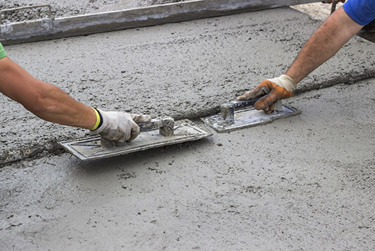 Pose de dalle de béton dans le nord